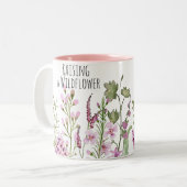 野生の花の女の子を育てるママ新しいママ水色 ツートーンマグカップ (正面左)