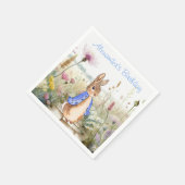 野生の花の庭でウサギをペテロにパーソナライズ スタンダードカクテルナプキン (角)