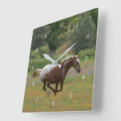 野生の花を咲かせる早足の落馬 スクエア壁時計 (傾斜)