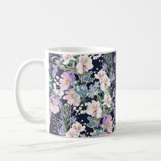 野生の花を持つ継ぎ目の無い春の美しい模様 コーヒーマグカップ (左)