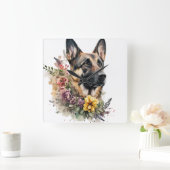 野生の花を持つ美しいドイツの羊飼いの犬 スクエア壁時計 (ホーム)
