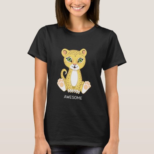 野生の若いヒョウの動物のキャラクターTシャツ Tシャツ (正面)