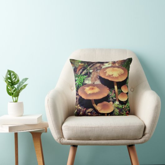 野生の茶色のキノコのクラスター クッション (椅子)