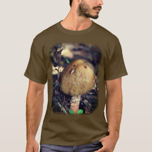 野生の茶色のキノコ自然 Tシャツ