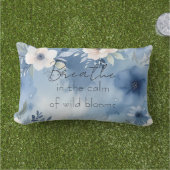 野生の開花の穏やかさを吸い込む アウトドアクッション (芝生)