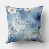 野生の開花の穏やかさを吸い込む クッション (裏面)