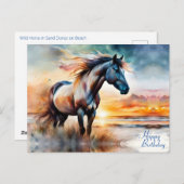 野生の馬が草原の丘陵で夕焼けの誕生日を迎える ポストカード (正面/裏面)