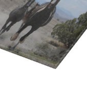 野生の馬が走る光景 カッティングボード (角)
