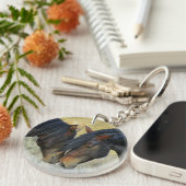 野生の馬が鼻に触れるキーチェーン キーホルダー (正面右)