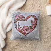 野生の馬と蝶 クッション (ブランケット)