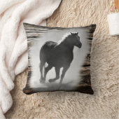 野生の馬のギャロッピング クッション (ブランケット)