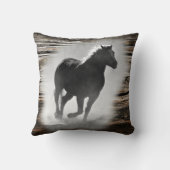 野生の馬のギャロッピング クッション (裏面)