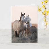 野生の馬のグリーティングカード-夜明け前の野生の家族 カード (黄色い花)