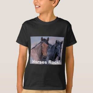 野生の馬の子供のTシャツ Tシャツ