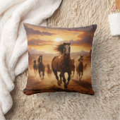 野生の馬の砂漠 クッション (ブランケット)