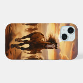 野生の馬の砂漠 iPhone 15ケース (裏面横)
