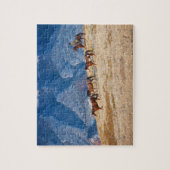 野生の馬を飼っているカウボーイ ジグソーパズル (縦)