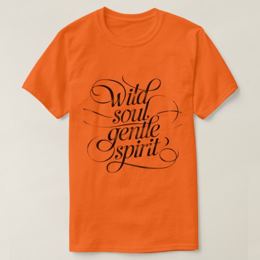 野生の魂、優しい心 - 書道Tシャツ Tシャツ (デザイン正面)
