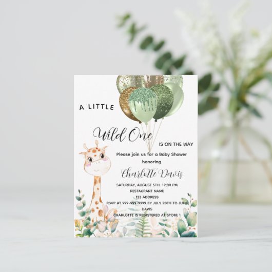 野生の1つの赤ちゃんシャワーキリンのジャングルバルーン インビテーションポストカード (スタンド正面)