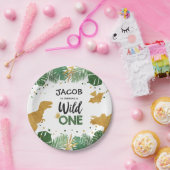 野生の1人の金ゴールド恐竜少年ファースト誕生日サファリ ペーパープレート (パーティー)