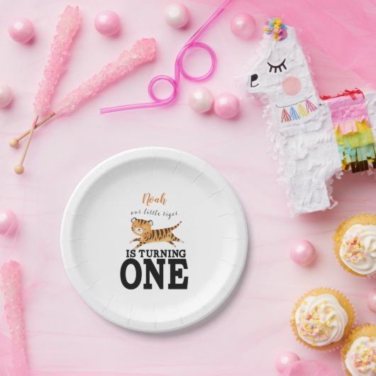 野生の1匹のかわいいジャングルの虎第1誕生日 ペーパープレート (パーティー)