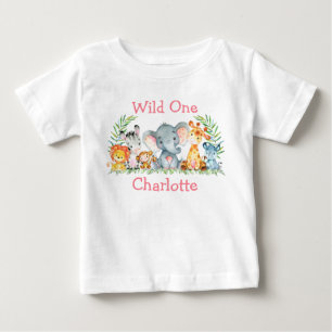 野生の1歳目の誕生日サファリ動物ホワイトピンク ベビーTシャツ