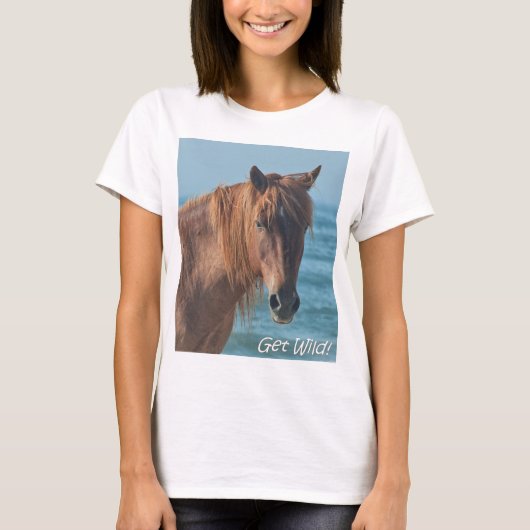 "野生の" Assateagueに野生の馬のTシャツを得て下さい Tシャツ (正面)