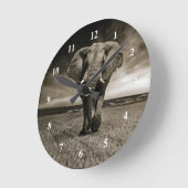 野生動物のブルゾウの写真 ラウンド壁時計 (傾斜)