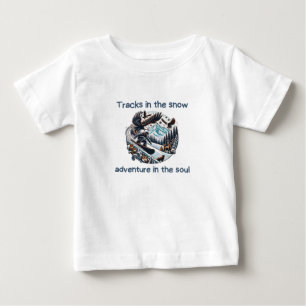 野生生物を使った壮大な雪山の冒険 ベビーTシャツ