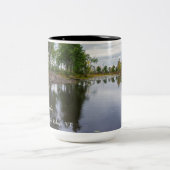 野生生物保護を通じたミシシコイ川 ツートーンマグカップ (中央)