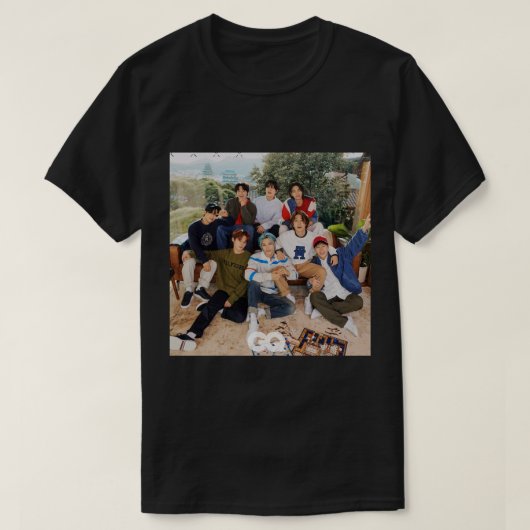野良キッズGQ SKZ kpop to8バンちゃんリー知りチャン Tシャツ (デザイン正面)