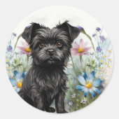 野花の咲く野原のアフェンピンシャーのかわいい犬 ラウンドシール (正面)