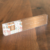 野花の桃の模様の銅の金ゴールド モノグラムの デスクネームプレート (側面)