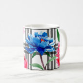 野花の赤と青の牡丹の花が入る コーヒーマグカップ (正面右)