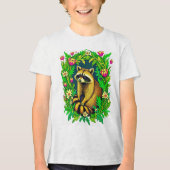 野花園の真ん中のアライグマ トライブレンドＴシャツ (正面)