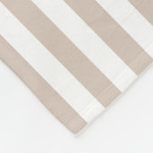 野草の中の小さな虫 フリースブランケット (角)