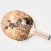 野草の中の若い鹿でにぎやかなテクスチャーのアート 卓球ラケット (横)