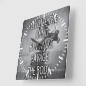 野蛮人に訓練体-やる気を起こさせるな訓練を--をして下さい スクエア壁時計 (傾斜)