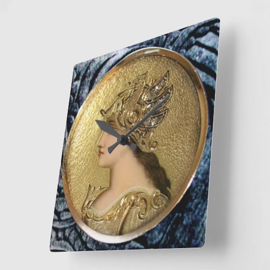 金のポートレートとグリフィンを有するアテナのヘルメット スクエア壁時計 (傾斜)