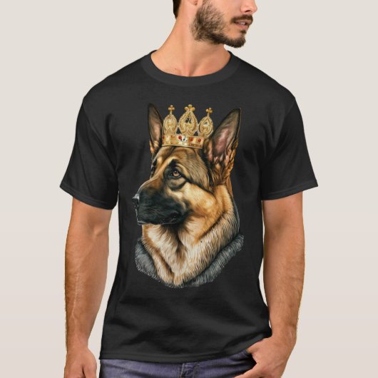 金の冠を被ったジャーマンシェパード Tシャツ (正面)