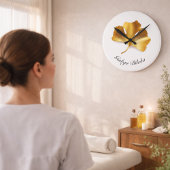 金の銀杏の葉 - 長寿と健康のシンボル ラウンド壁時計