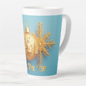 金エレガントのクリスマスオーナメントと雪片 カフェラテマグ (右アングル)