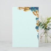 金ゴールドおよび金属の青い孔雀の羽のボーダー 便箋 (スタンド正面)