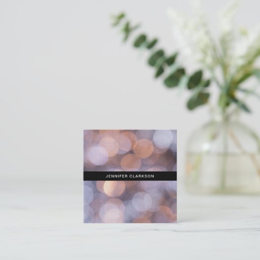 金ゴールドおよび青い《写真》ぼけ味のプロフェッショナルのカメラマン スクエア名刺 (スタンド正面)