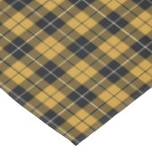 金ゴールドおよび黒のスポーティな格子縞 テーブルクロス (アングル)