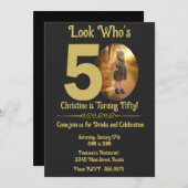 金ゴールドが黒で写真50誕生日 招待状 (正面/裏面)