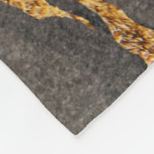 金ゴールドで覆われた灰色の大理石のテクスチャ付きの背景。 フリースブランケット (角)