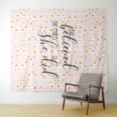 金ゴールドとストライプピンクの信じドット タペストリー (インサイチュ(横))