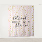 金ゴールドとストライプピンクの信じドット タペストリー (正面)