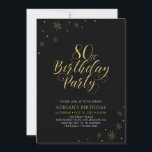 金ゴールドとブラック |シックモダン80th誕生日パーティー 招待状<br><div class="desc">この祝金ゴールドと80歳の誕生日パーティの招待スタイリッシュで、あなたの特別な日を見よう。このデザインは、シックな金ゴールドタイポグラフィと黒い背景を持つ金ゴールド要素を備えている。文字カスタマイズと背景色を指定できる。私のショップBaraBomDesignで利用可能なさらに一致する項目。カスタムデザイもしンが必要です連絡が、メールでbarabomdesign@gmail.comまで連絡して下さい</div>